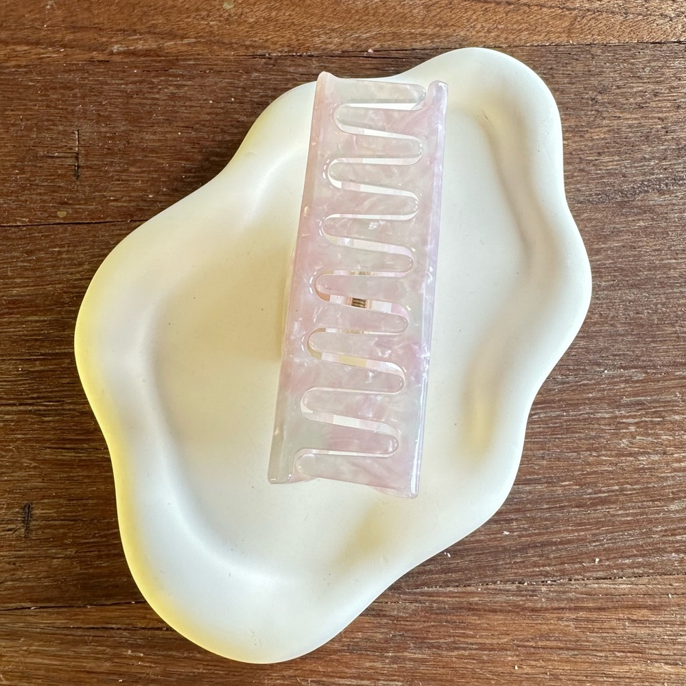 Trendy Pink Acrylic Hair Claw Clip 4” Minimalist Aesthetic Hair Accessory Gift - Picture 4 of 4
